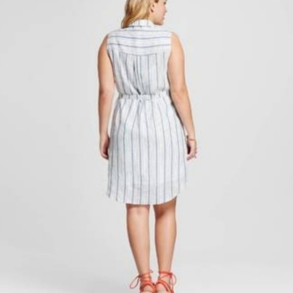 Sleeveless Button Down Dress - Picture 4 of 6